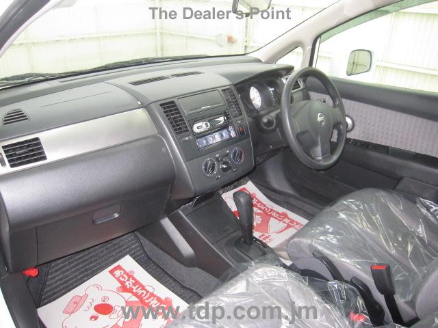 NISSAN TIIDA LATIO 2010 Image 12