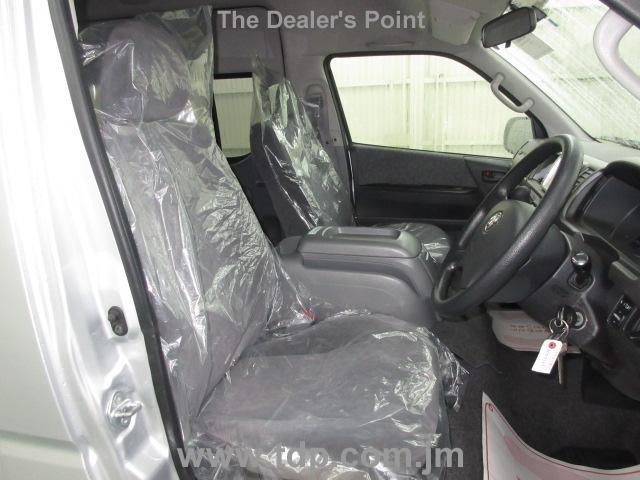 TOYOTA HIACE WAGON 2010 Image 6