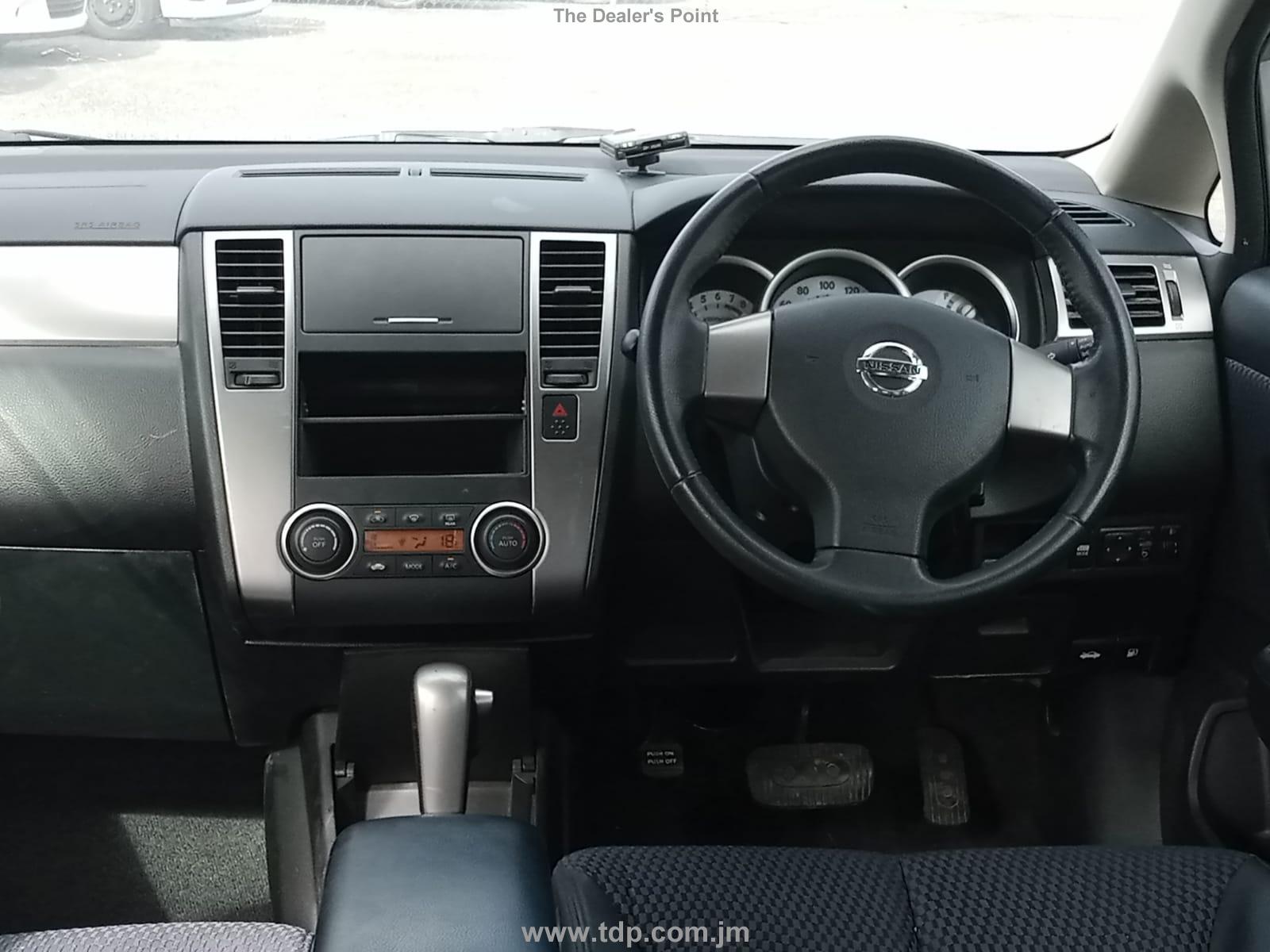 NISSAN TIIDA 2011 Image 30