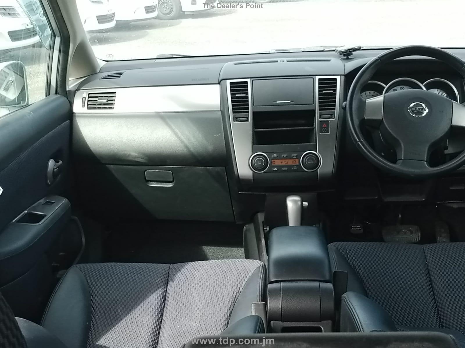 NISSAN TIIDA 2011 Image 31