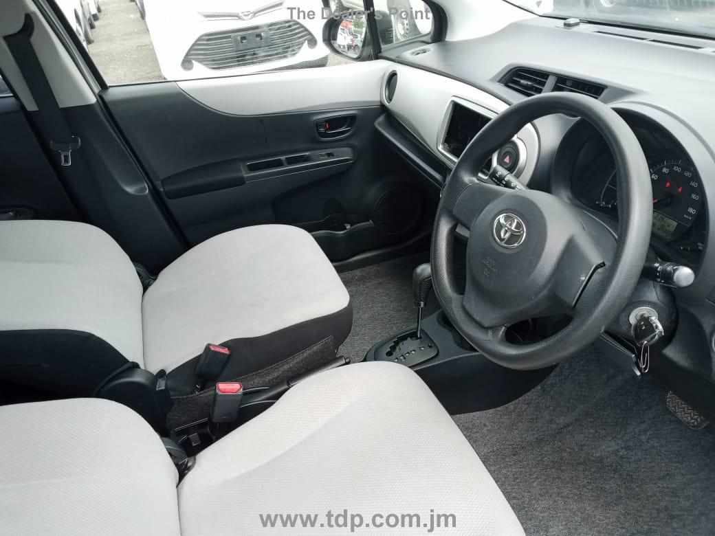 TOYOTA VITZ 2012 Image 32