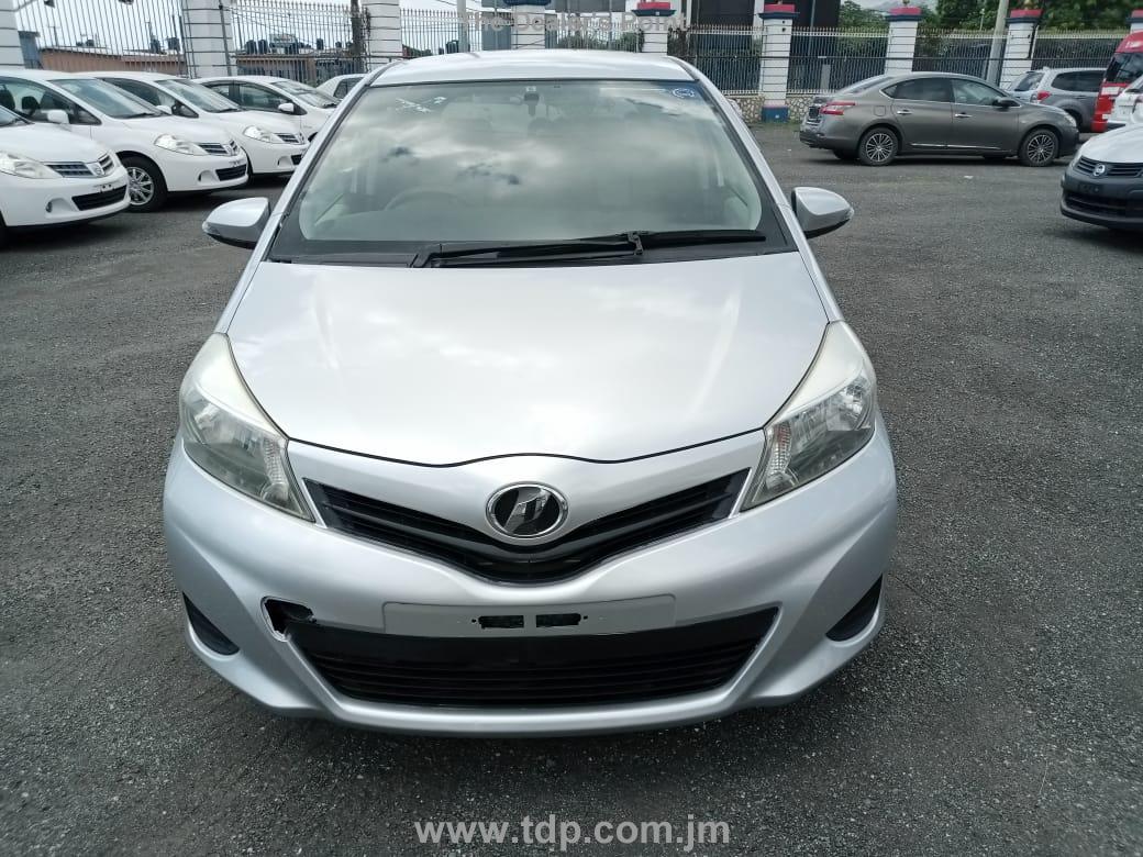TOYOTA VITZ 2012 Image 10