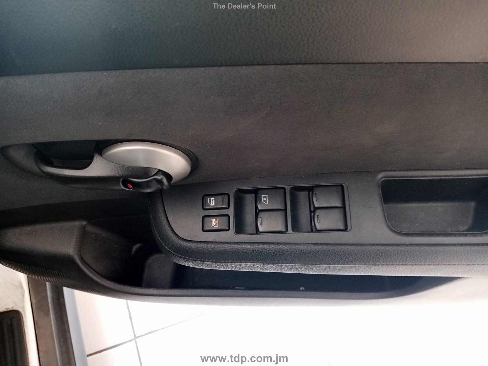 NISSAN TIIDA LATIO 2012 Image 8