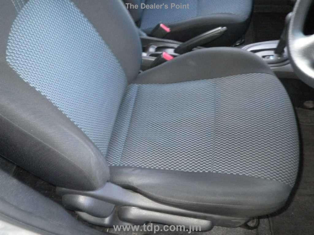 NISSAN NOTE 2012 Image 8