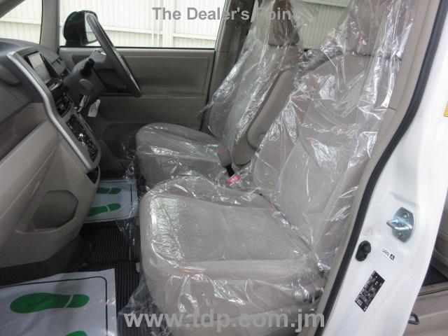 TOYOTA NOAH 2012 Image 11