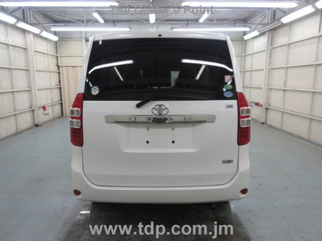 TOYOTA NOAH 2012 Image 5