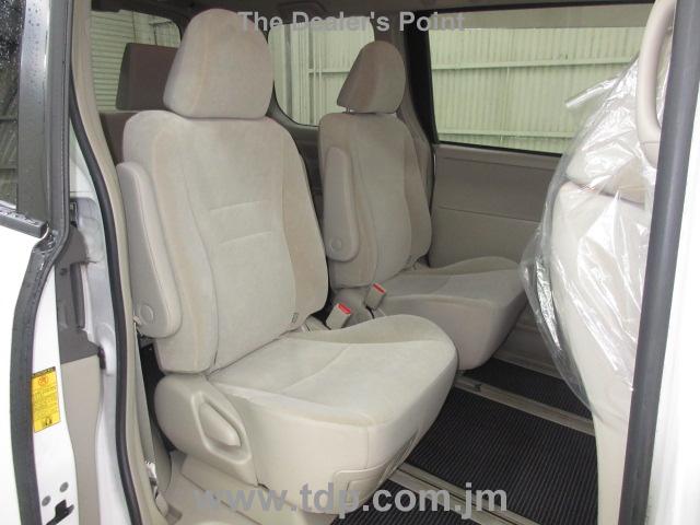 TOYOTA NOAH 2012 Image 9