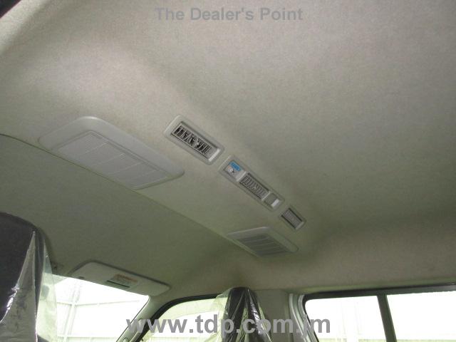 TOYOTA HIACE WAGON 2012 Image 11