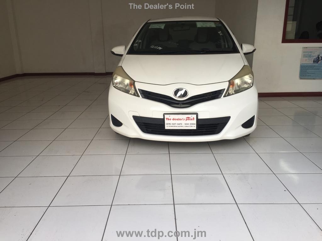 TOYOTA VITZ 2013 Image 2