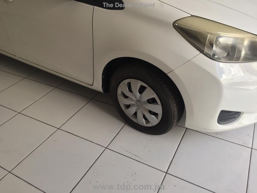 TOYOTA VITZ 2013 Image 8