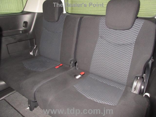 NISSAN SERENA 2012 Image 19