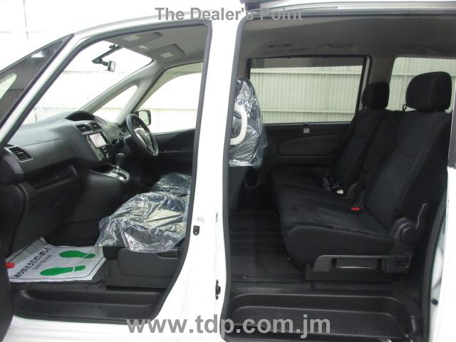 NISSAN SERENA 2012 Image 20