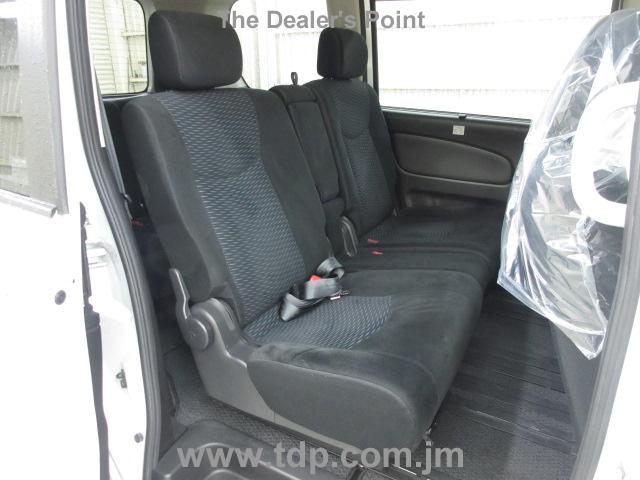 NISSAN SERENA 2012 Image 9