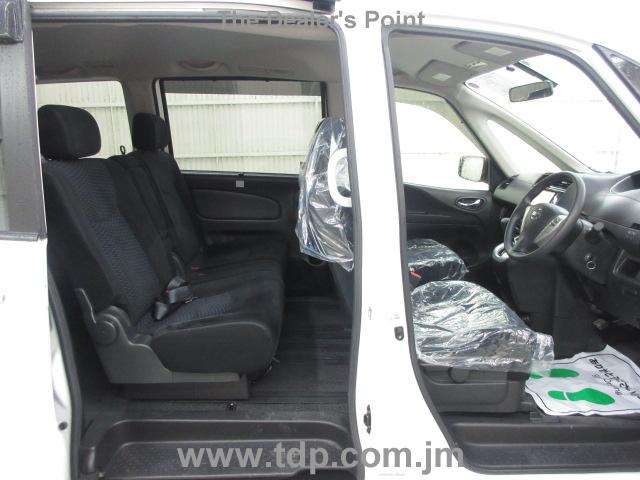 NISSAN SERENA 2012 Image 10