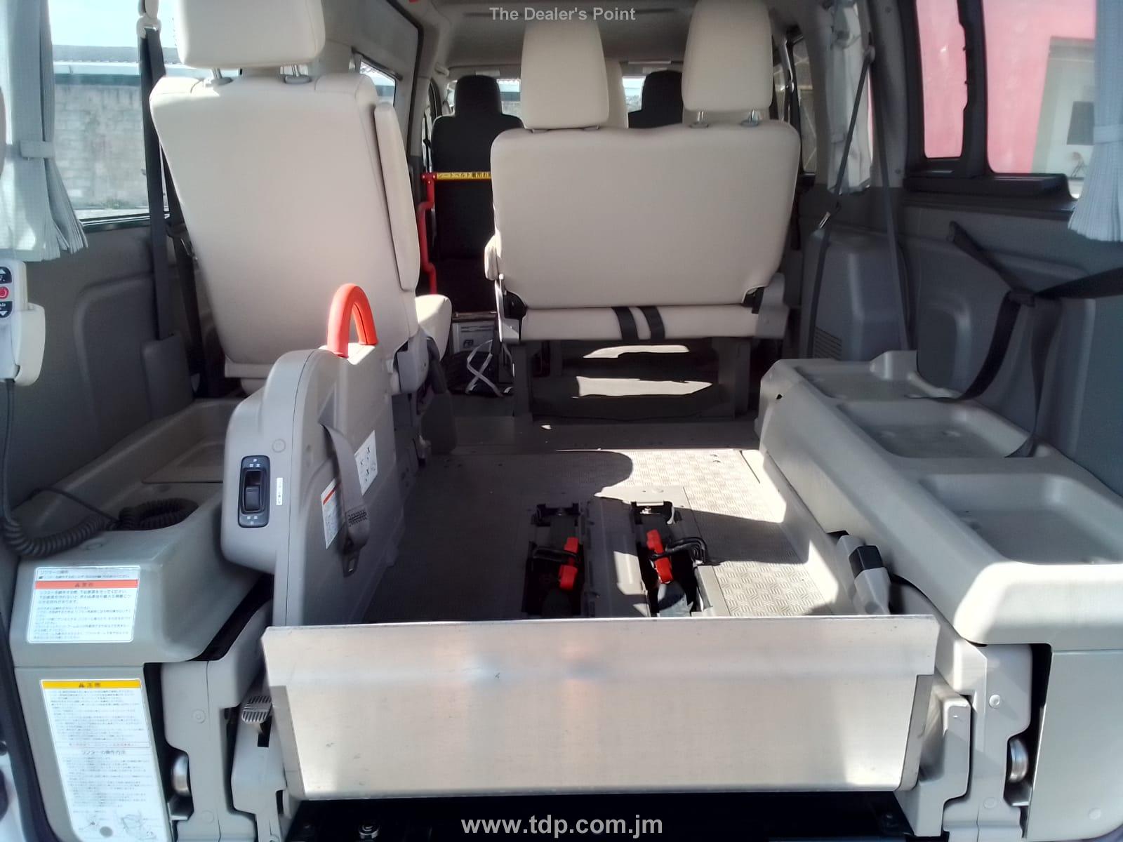 NISSAN NV350 CARAVAN 2014 Image 37