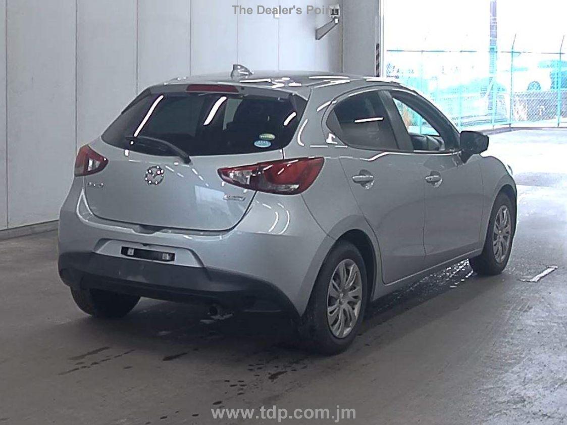 MAZDA DEMIO 2017 Image 5