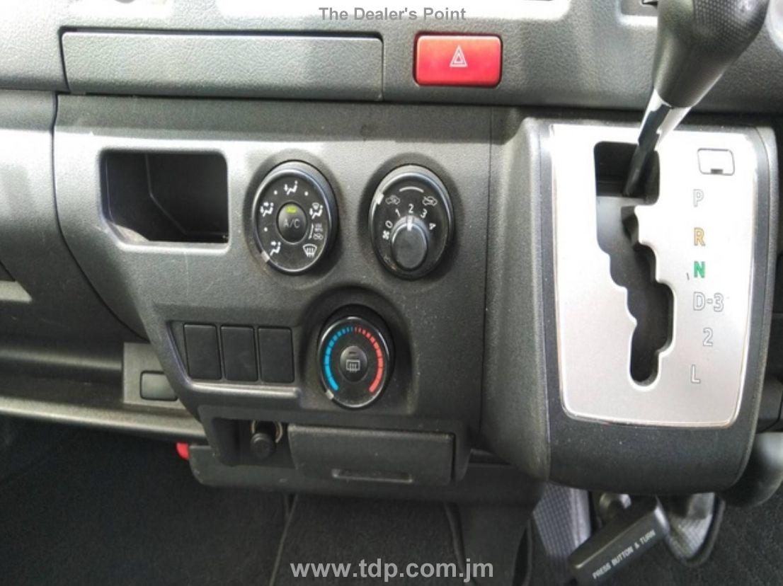 TOYOTA HIACE 2016 Image 23