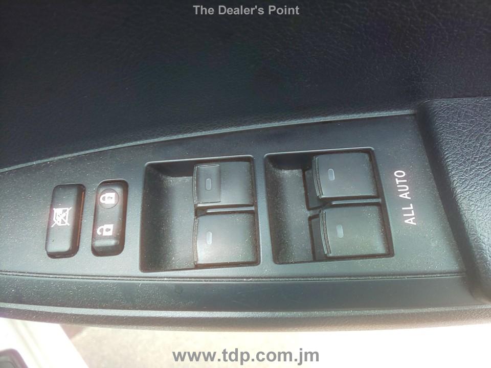 TOYOTA COROLLA AXIO 2016 Image 10