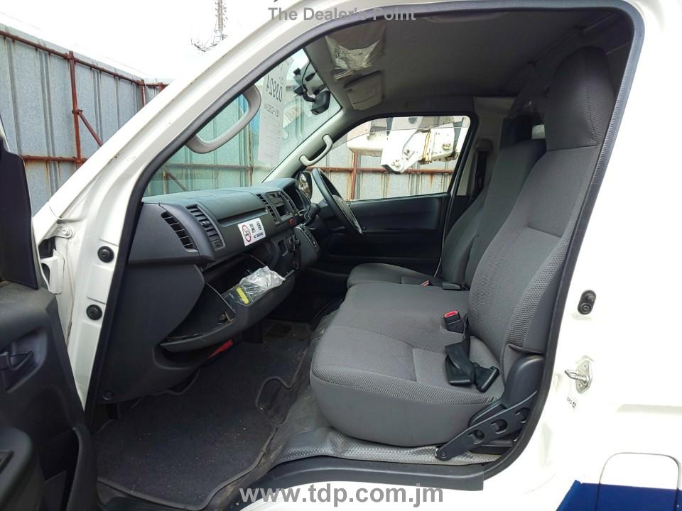 TOYOTA HIACE 2016 Image 19