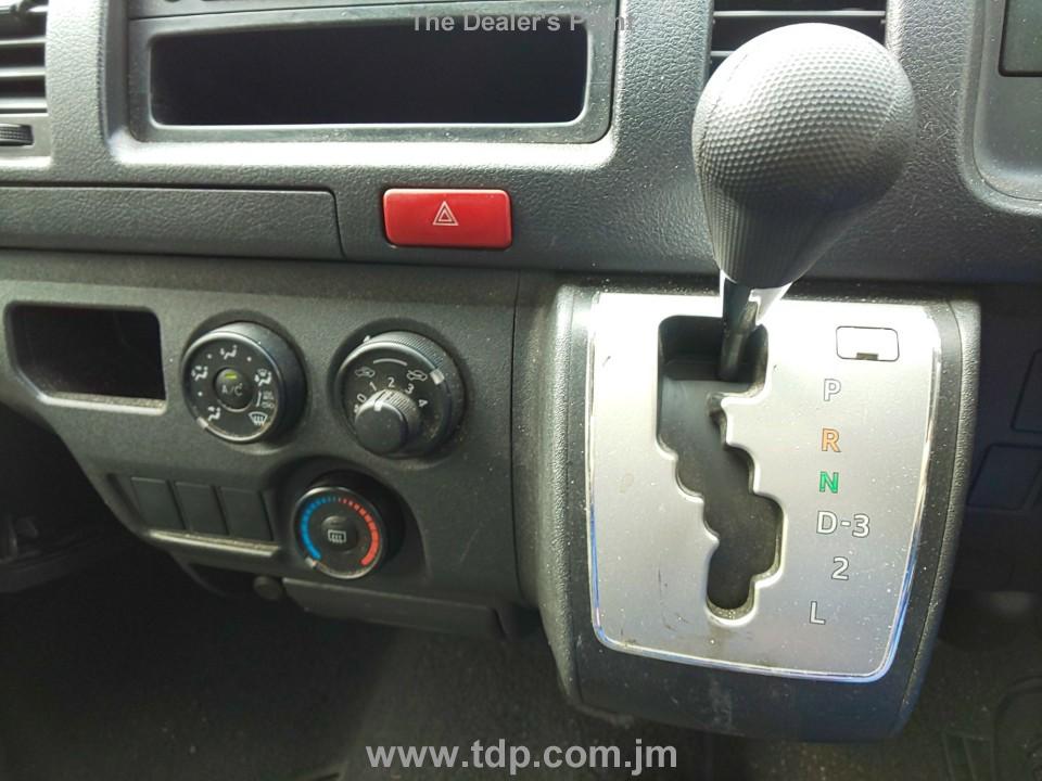 TOYOTA HIACE 2016 Image 9