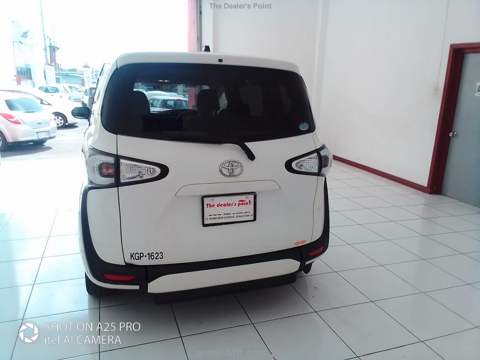 TOYOTA SIENTA 2016 Image 3