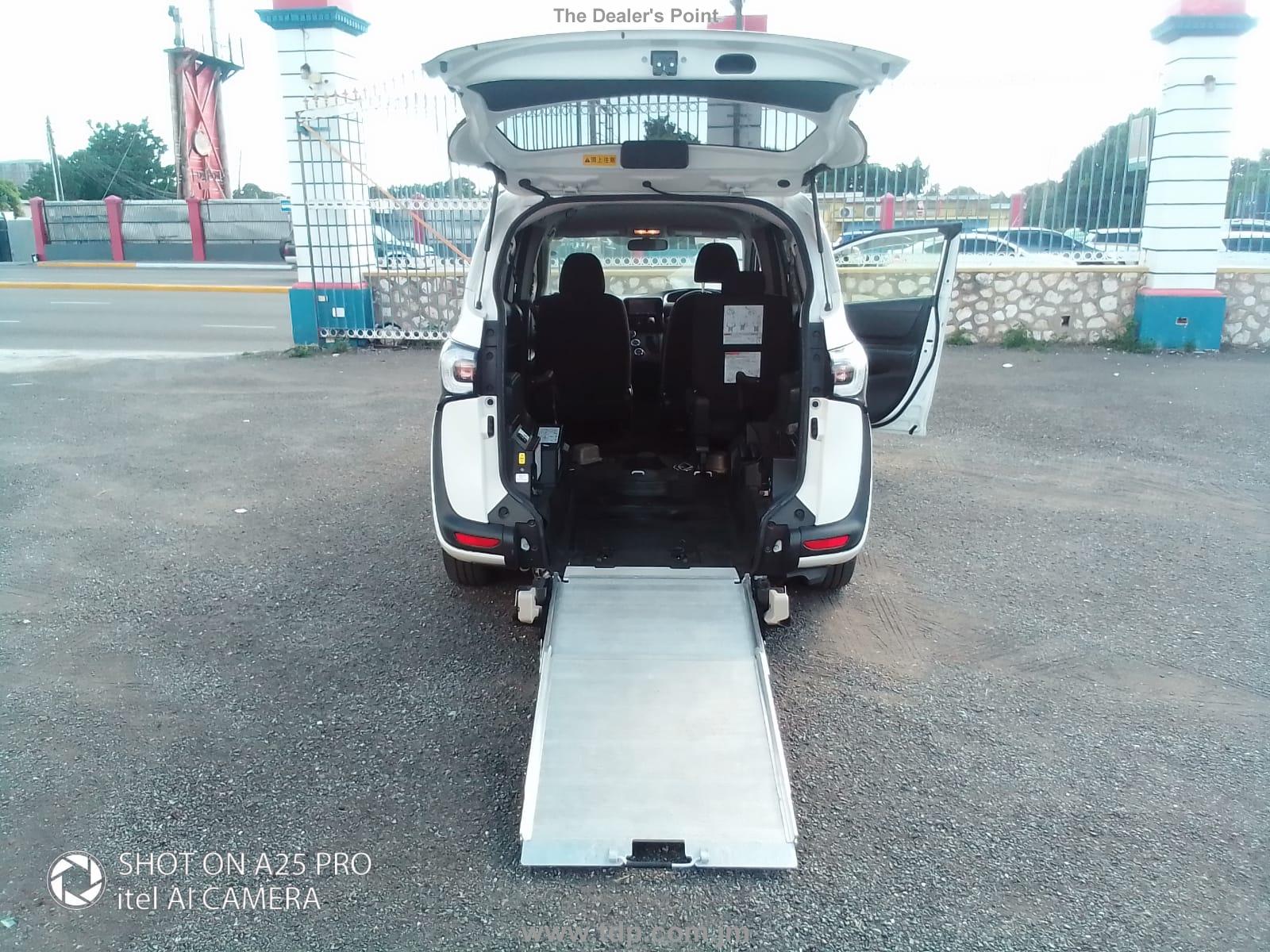 TOYOTA SIENTA 2016 Image 7