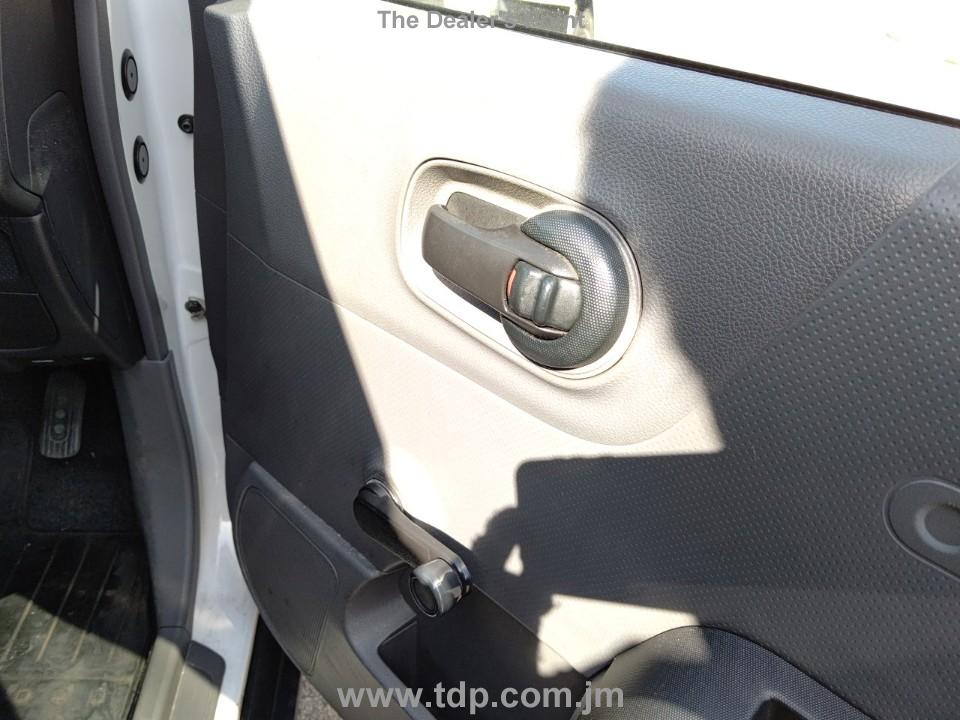 MAZDA FAMILIA S/V 2016 Image 12