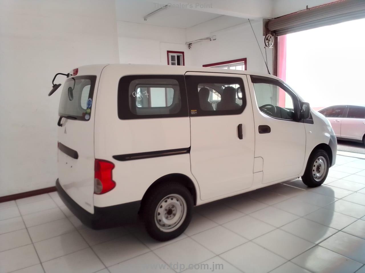 MITSUBISHI DELICA VAN 2016 Image 9