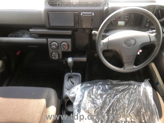TOYOTA SUCCEED 2017 Image 4