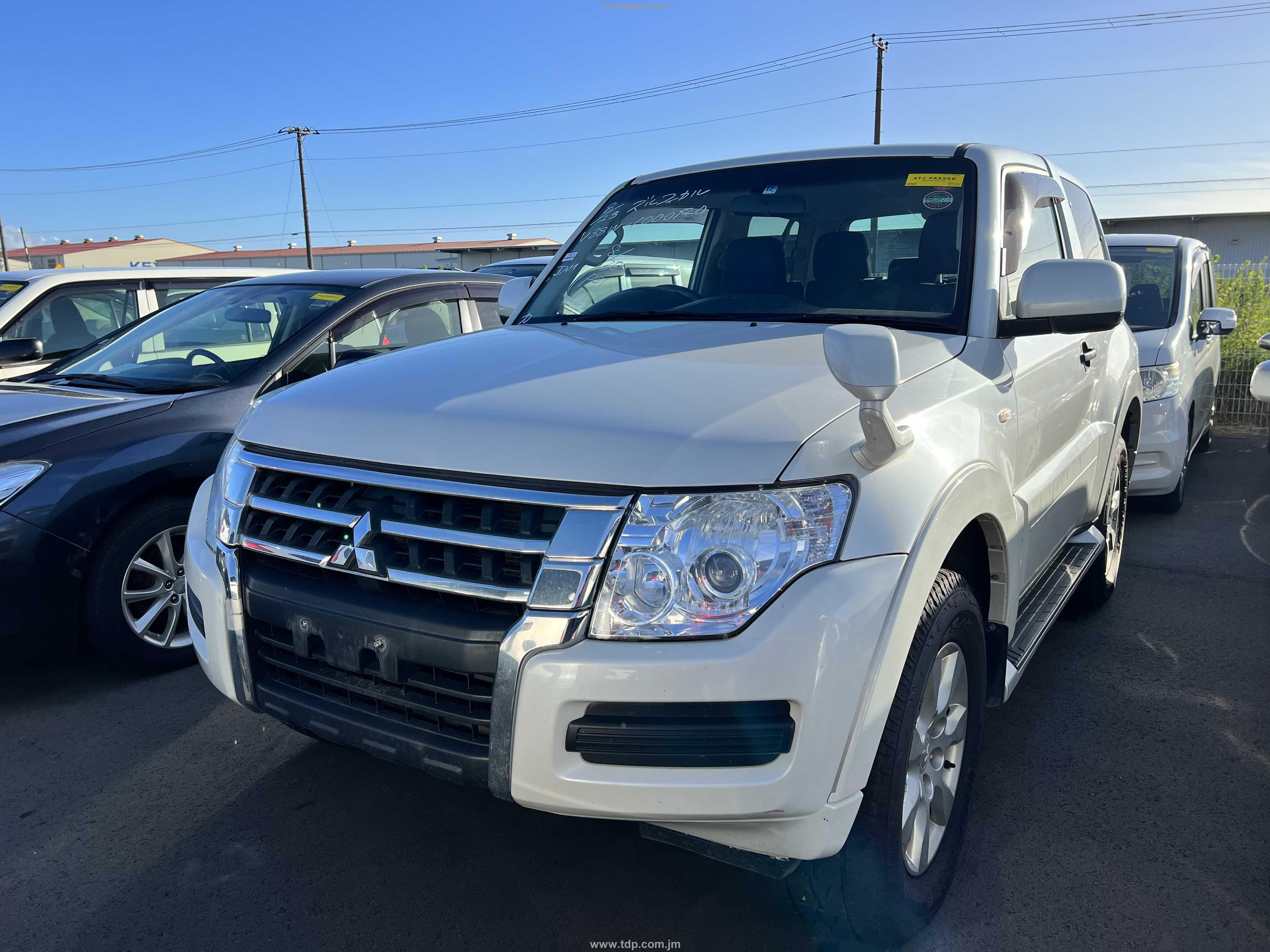 MITSUBISHI PAJERO 2016 Image 2