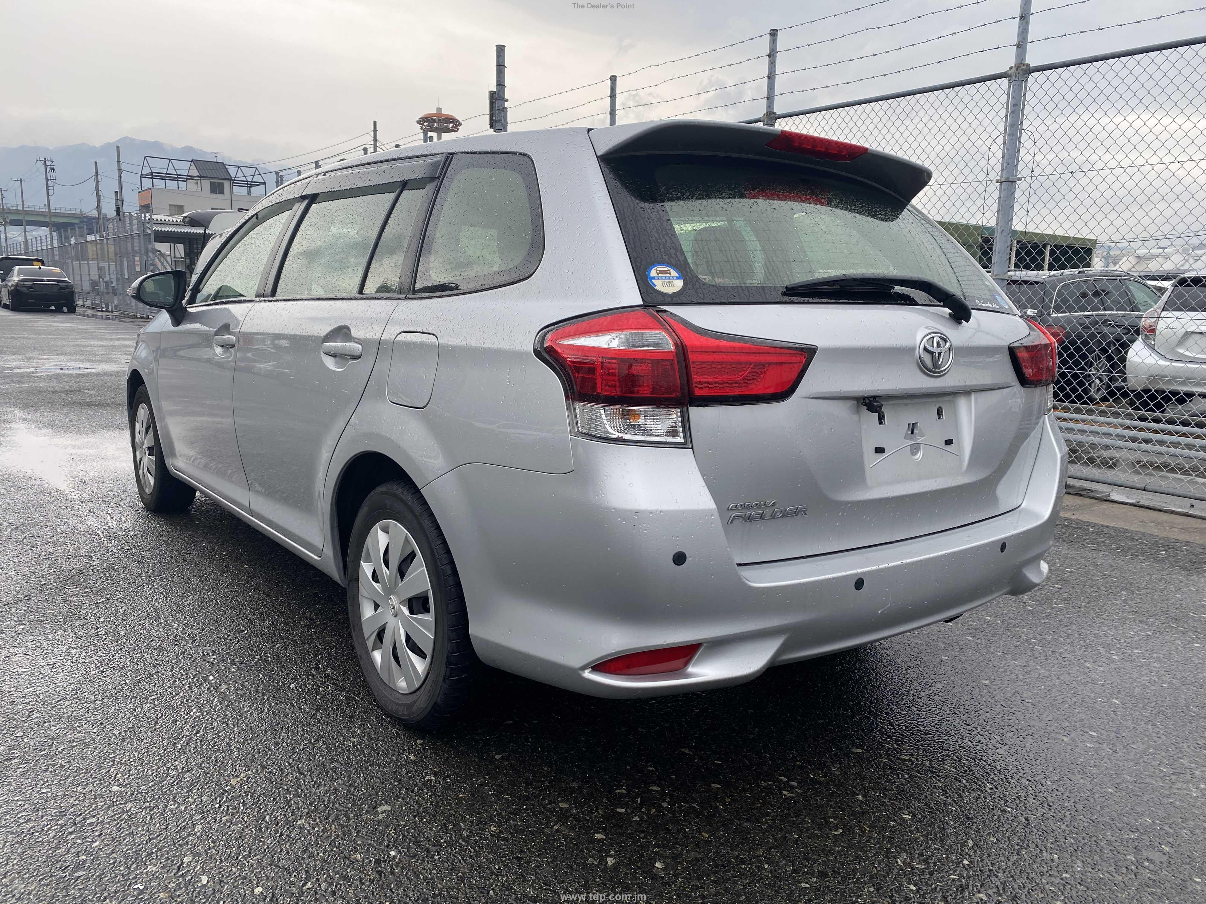 TOYOTA COROLLA FIELDER 2017 Image 4