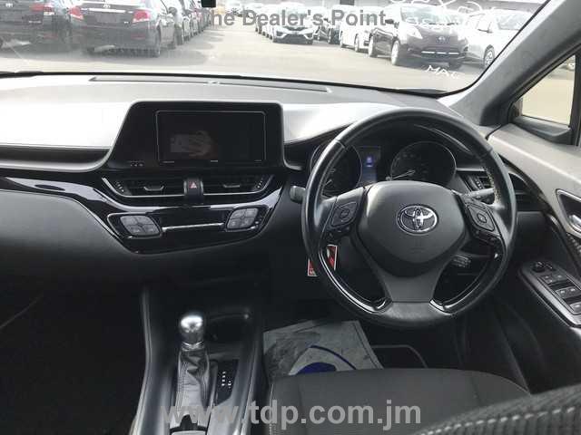 TOYOTA C-HR 2017 Image 22