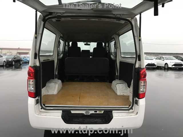 NISSAN NV350 CARAVAN 2015 Image 9