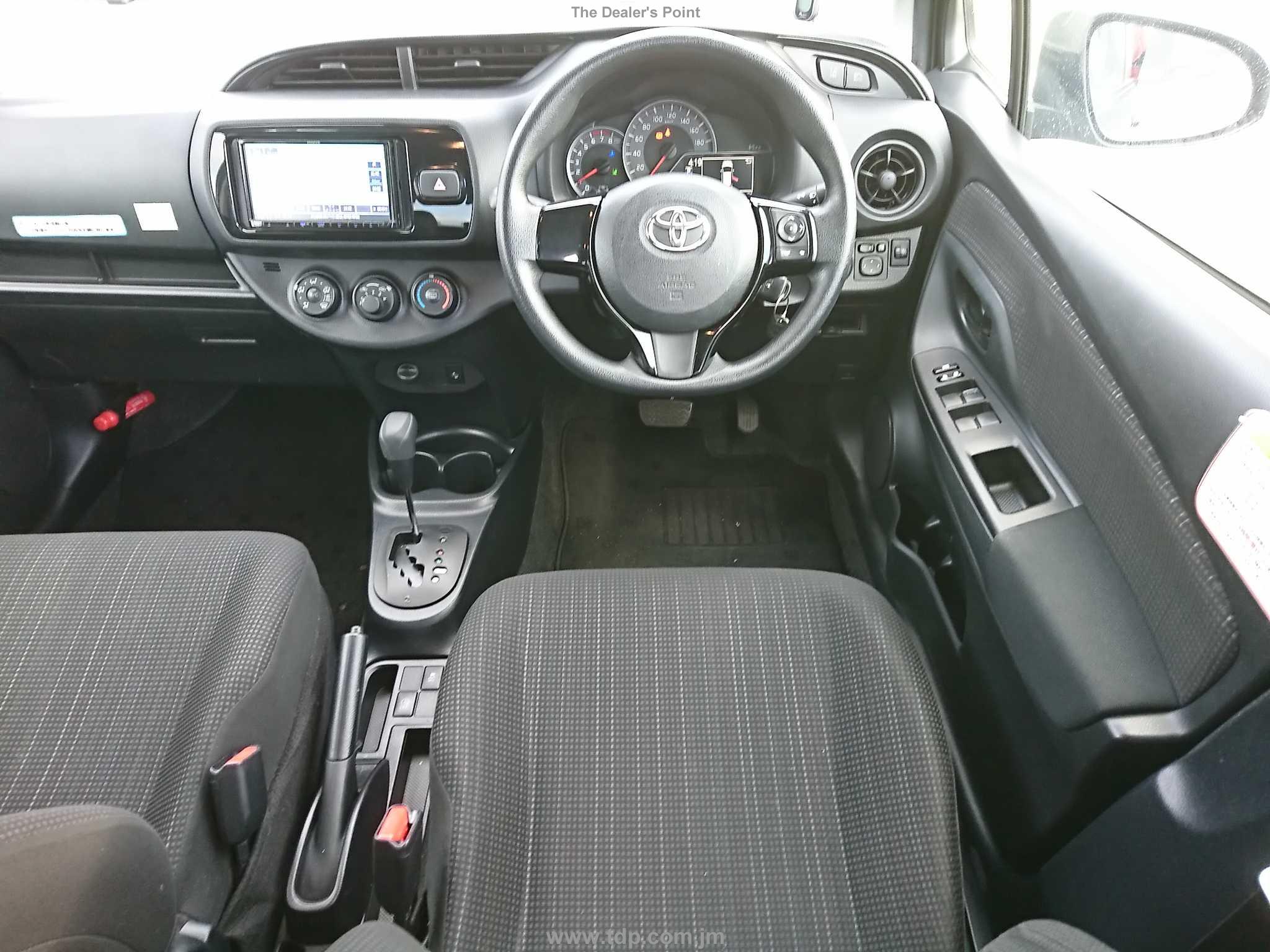 TOYOTA VITZ 2017 Image 12