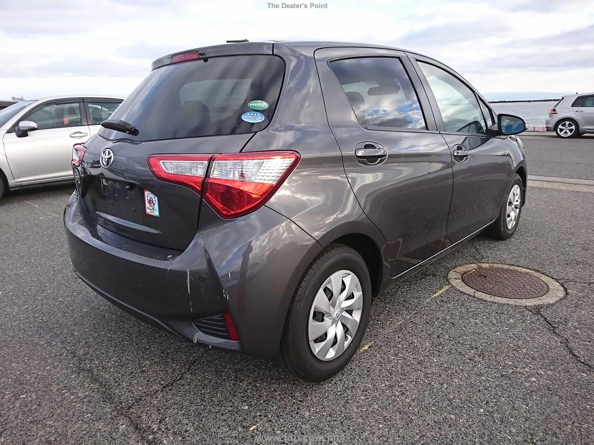 TOYOTA VITZ 2017 Image 19