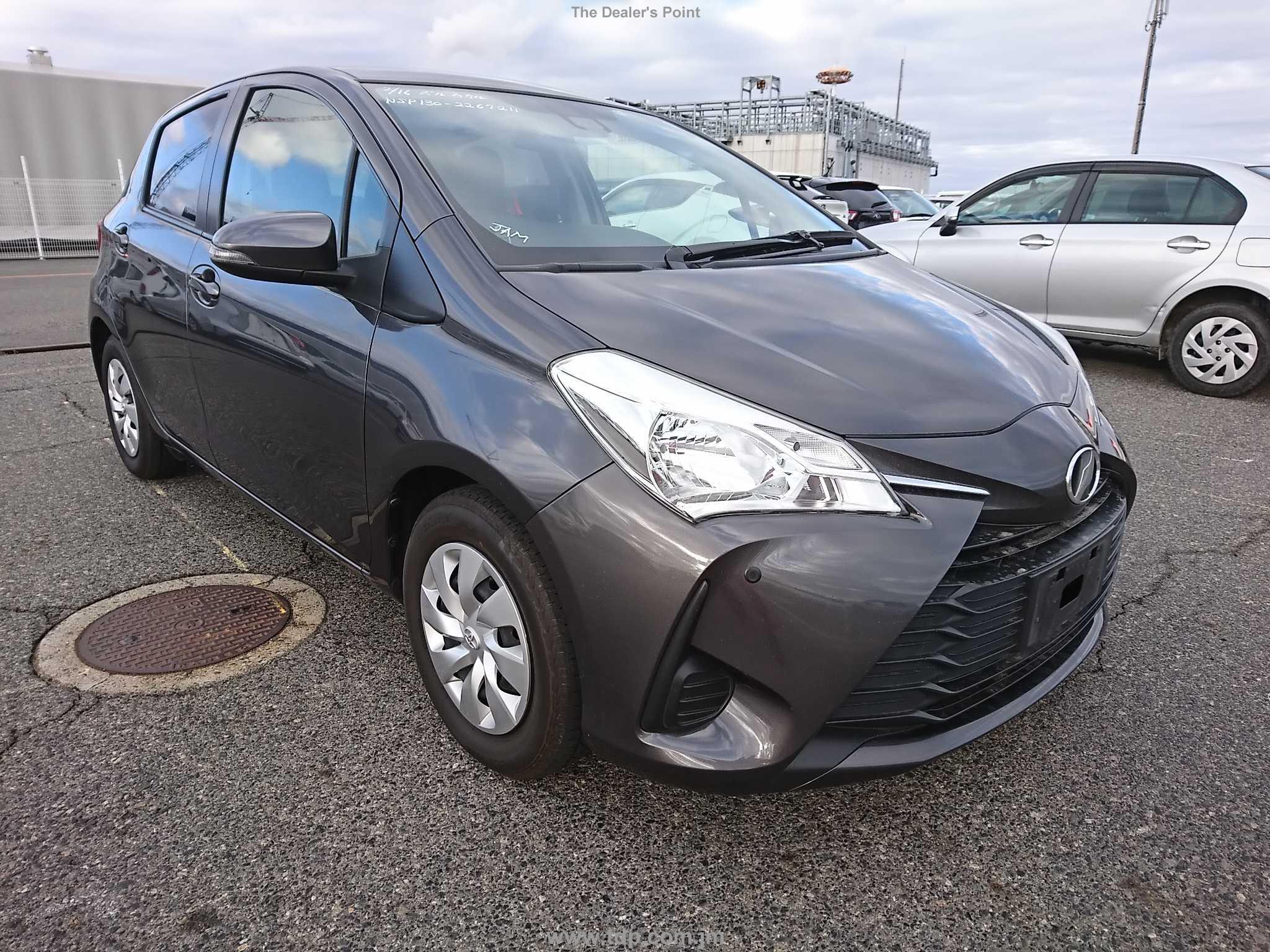 TOYOTA VITZ 2017 Image 3