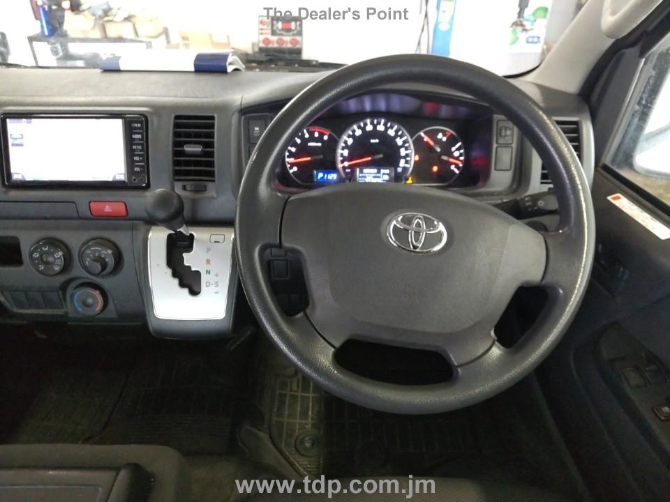 TOYOTA HIACE 2018 Image 8