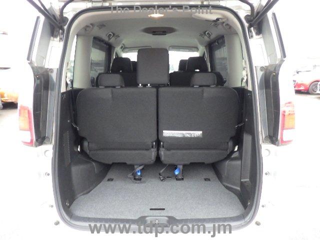 NISSAN SERENA 2018 Image 11