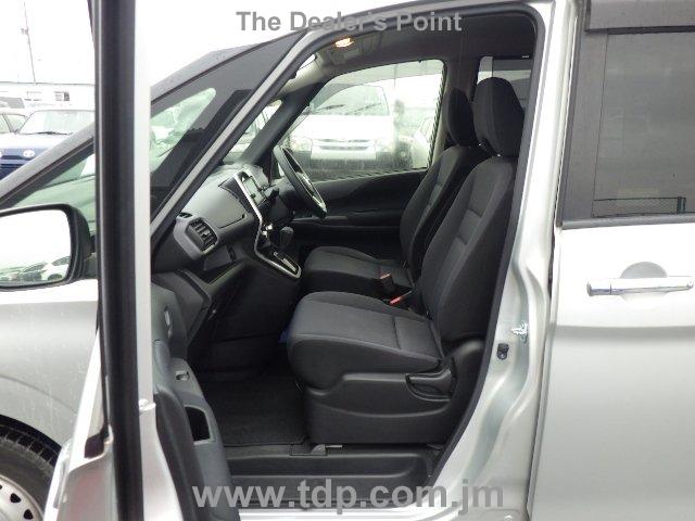 NISSAN SERENA 2018 Image 12