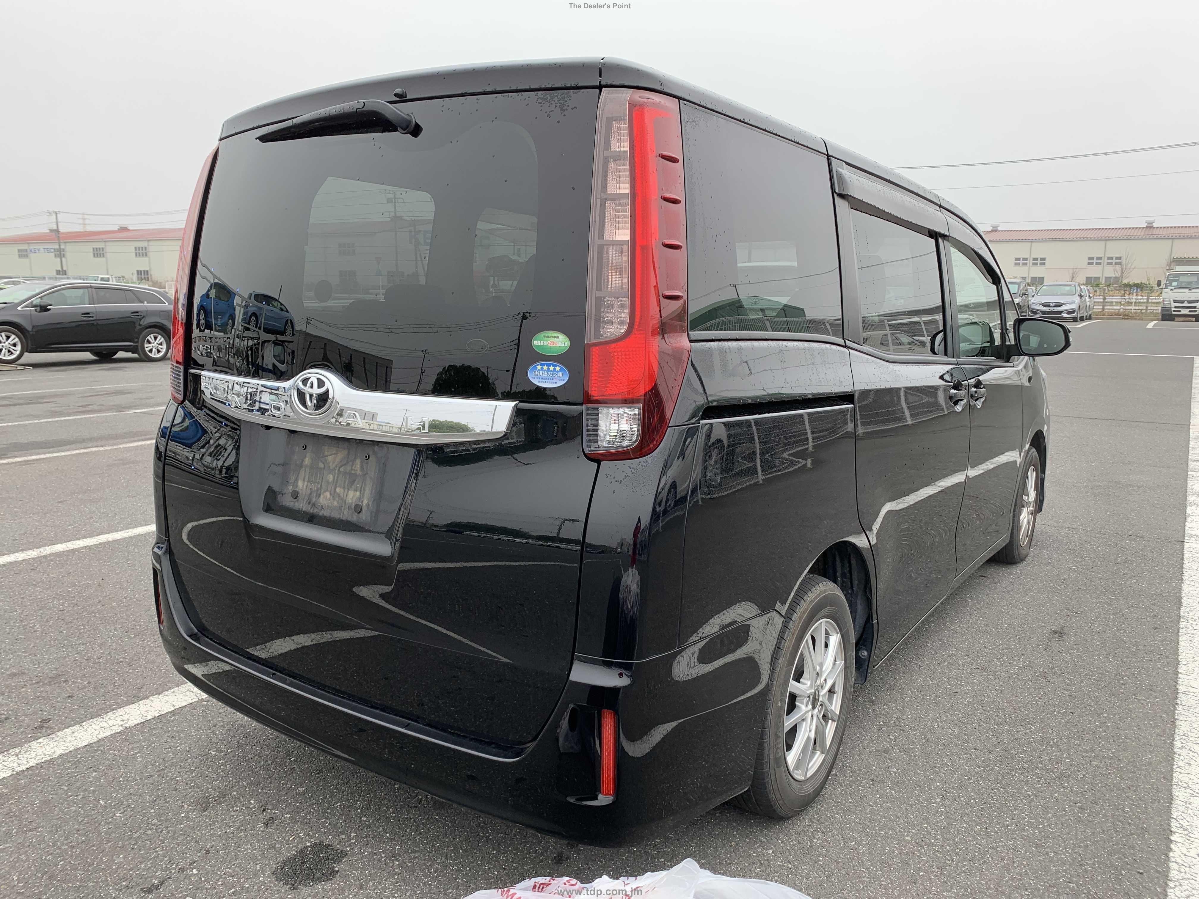 TOYOTA NOAH 2017 Image 21