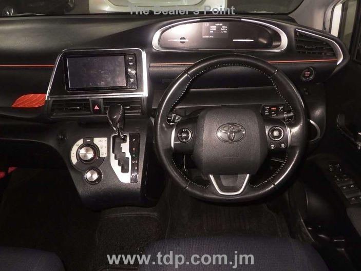 TOYOTA SIENTA 2017 Image 6