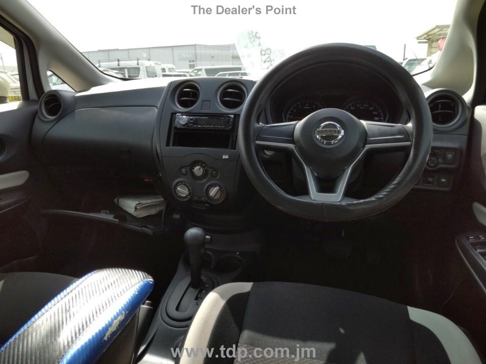 NISSAN NOTE 2018 Image 8