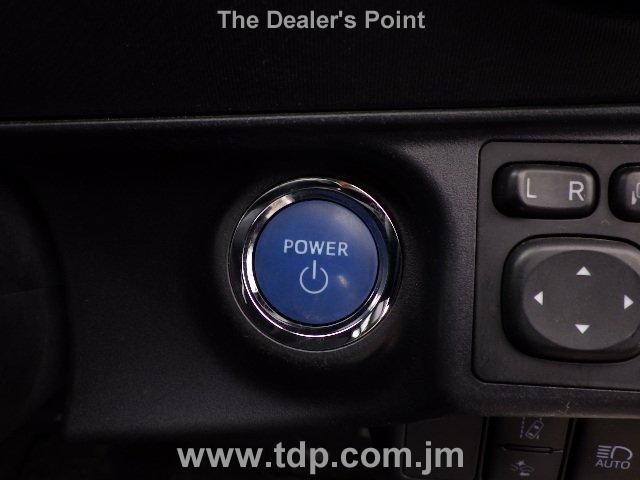 TOYOTA AQUA 2018 Image 8