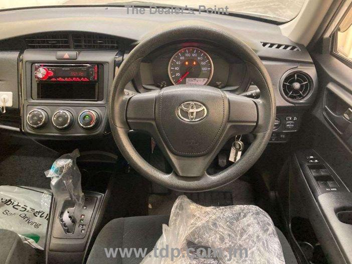 TOYOTA COROLLA AXIO 2018 Image 6