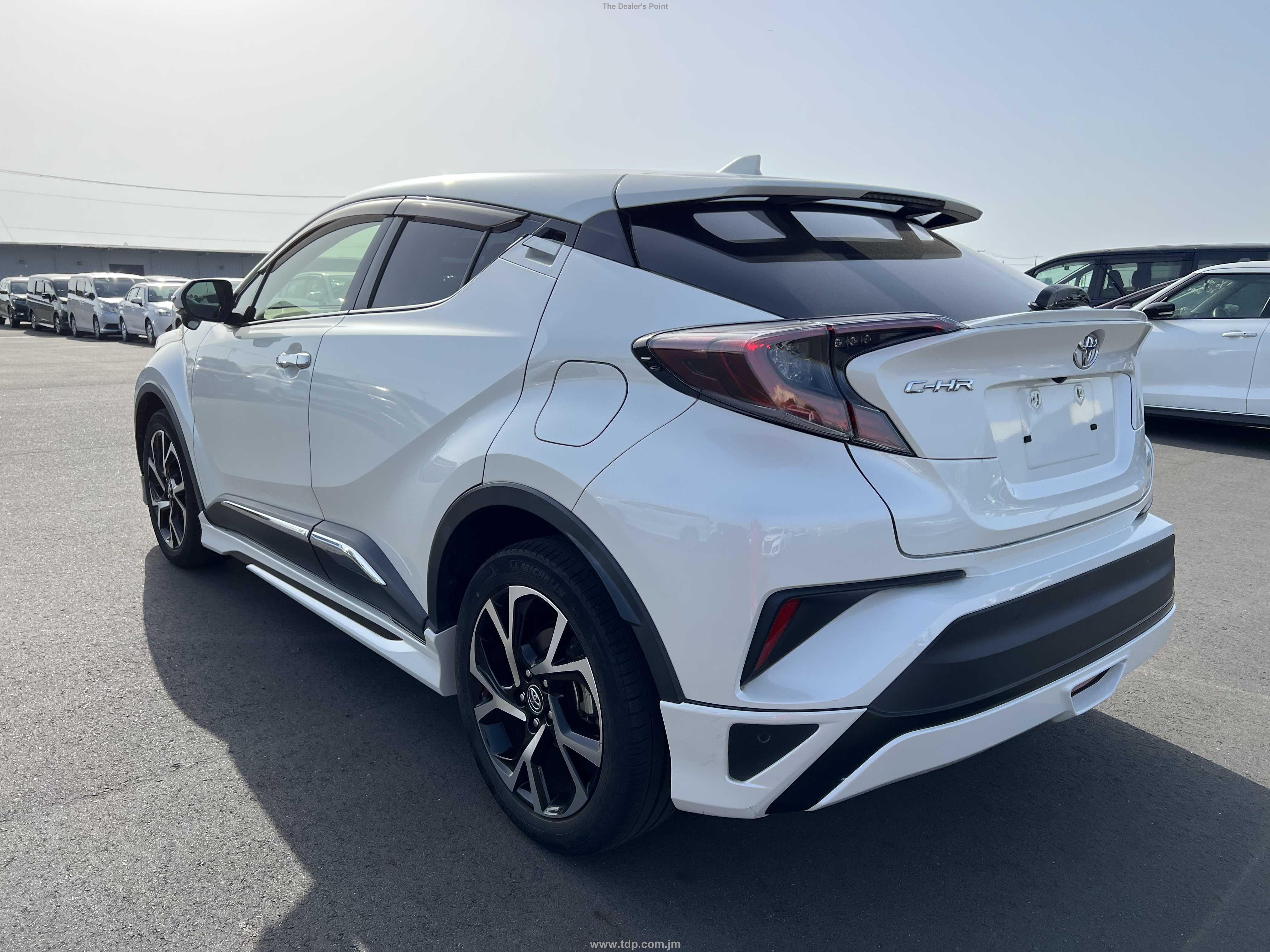 TOYOTA C-HR 2017 Image 24