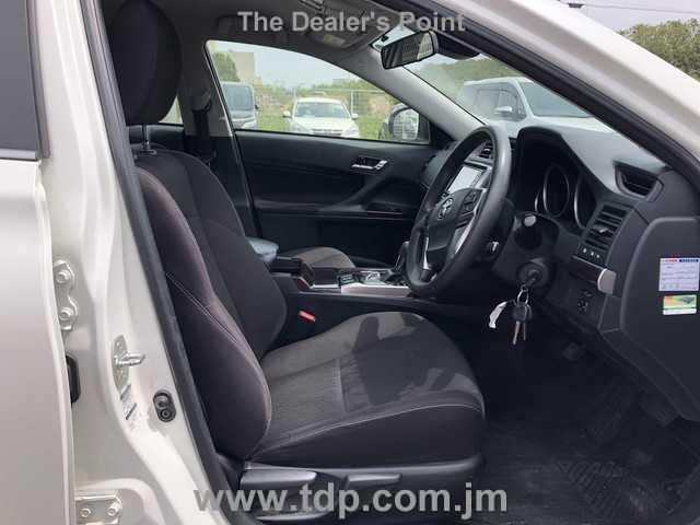 TOYOTA MARK X 2018 Image 12