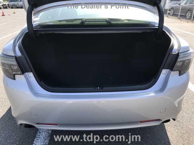 TOYOTA MARK X 2017 Image 19