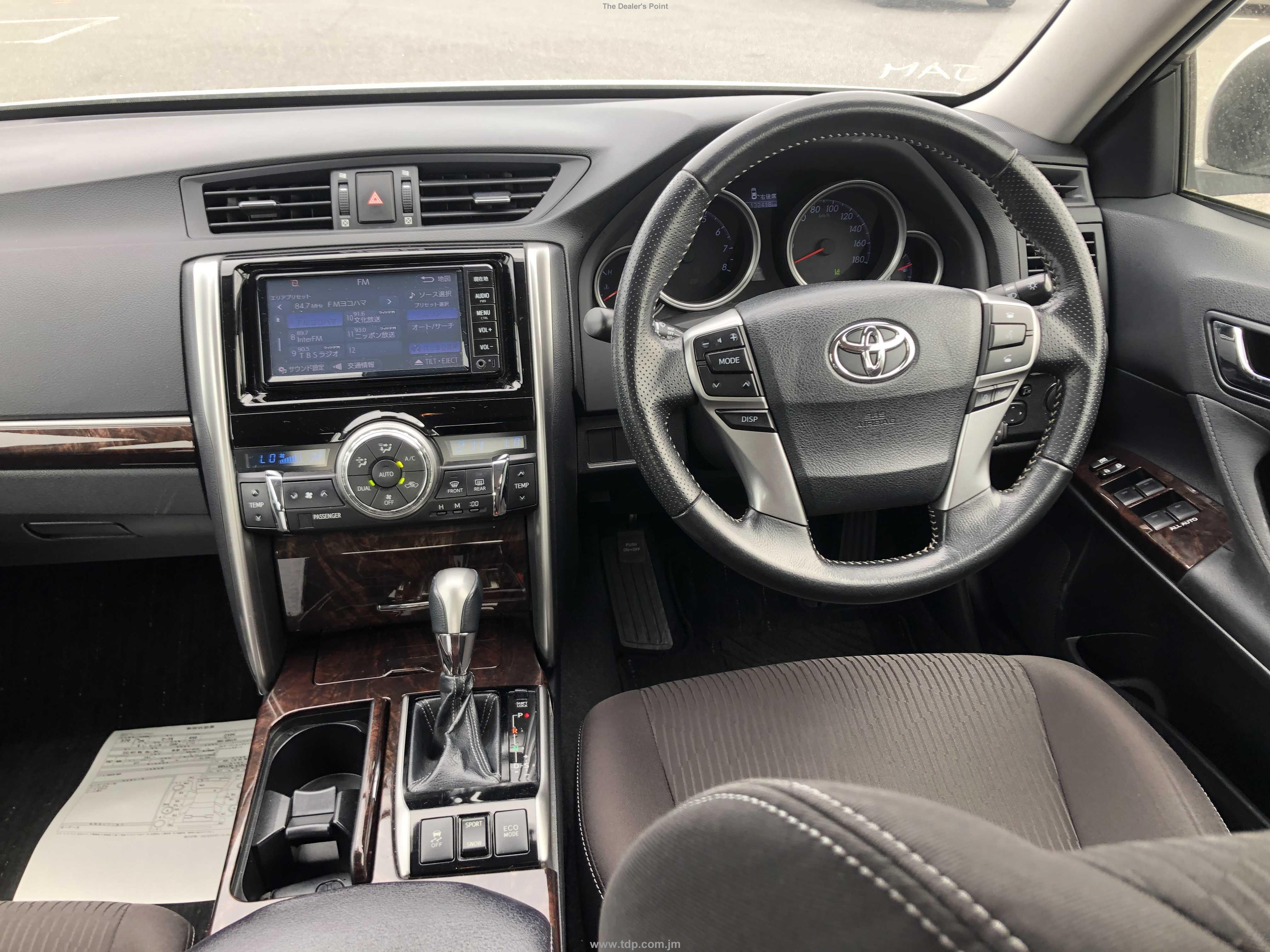 TOYOTA MARK X 2017 Image 9