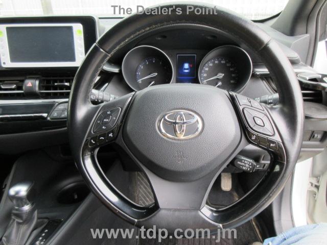 TOYOTA C-HR 2017 Image 19