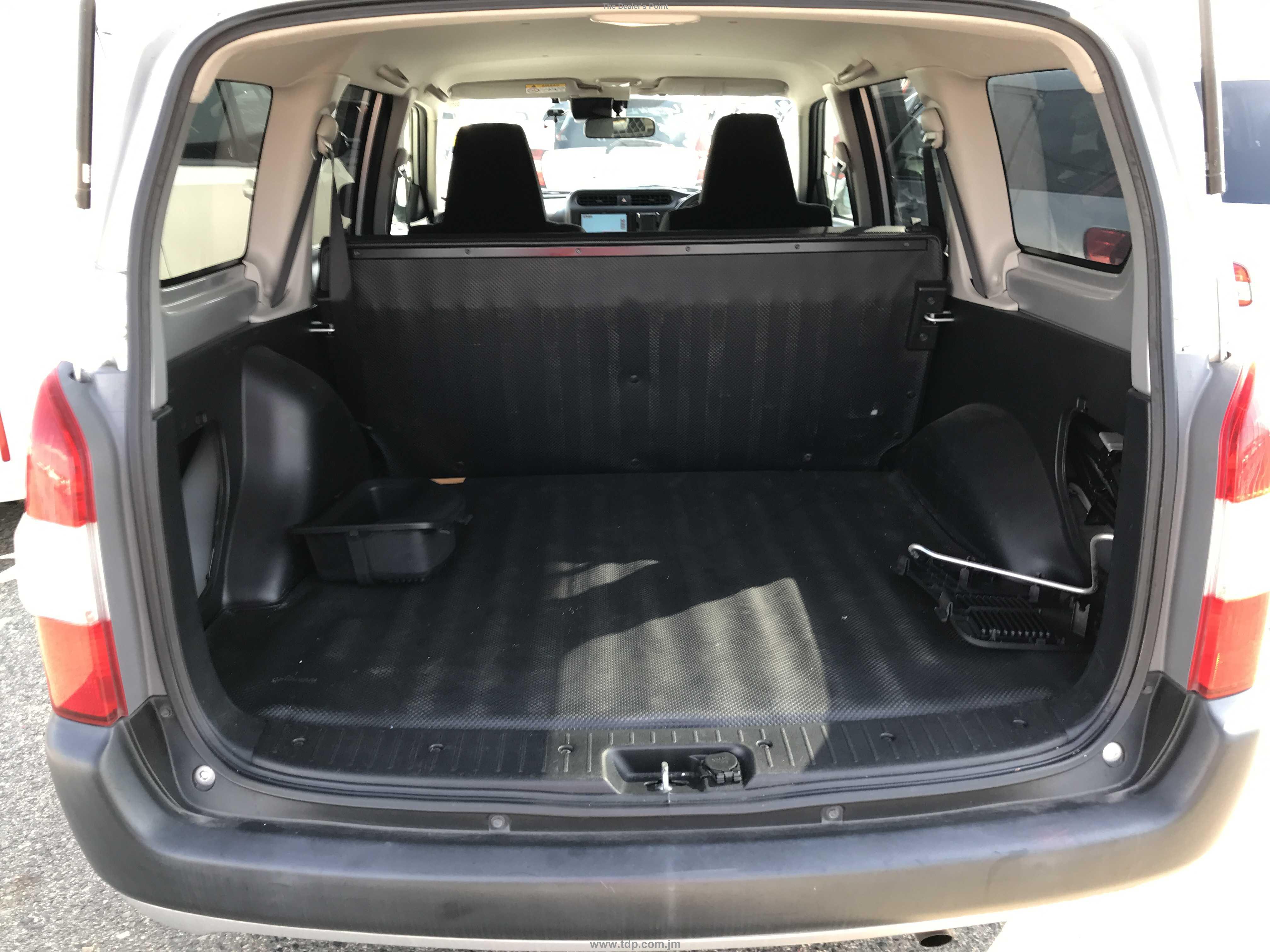 TOYOTA SUCCEED 2018 Image 20